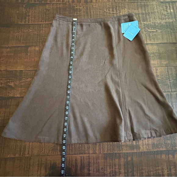 Doncaster Sport Brown A-Line Skirt Size 14 NWT Midi Knee Length Suede Feel - Picture 3 of 4